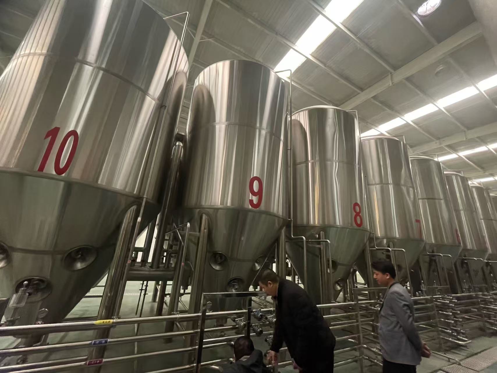 友好精酿啤酒设备厂—平面布置、设备设计、制造、调试、培训等一条龙服务